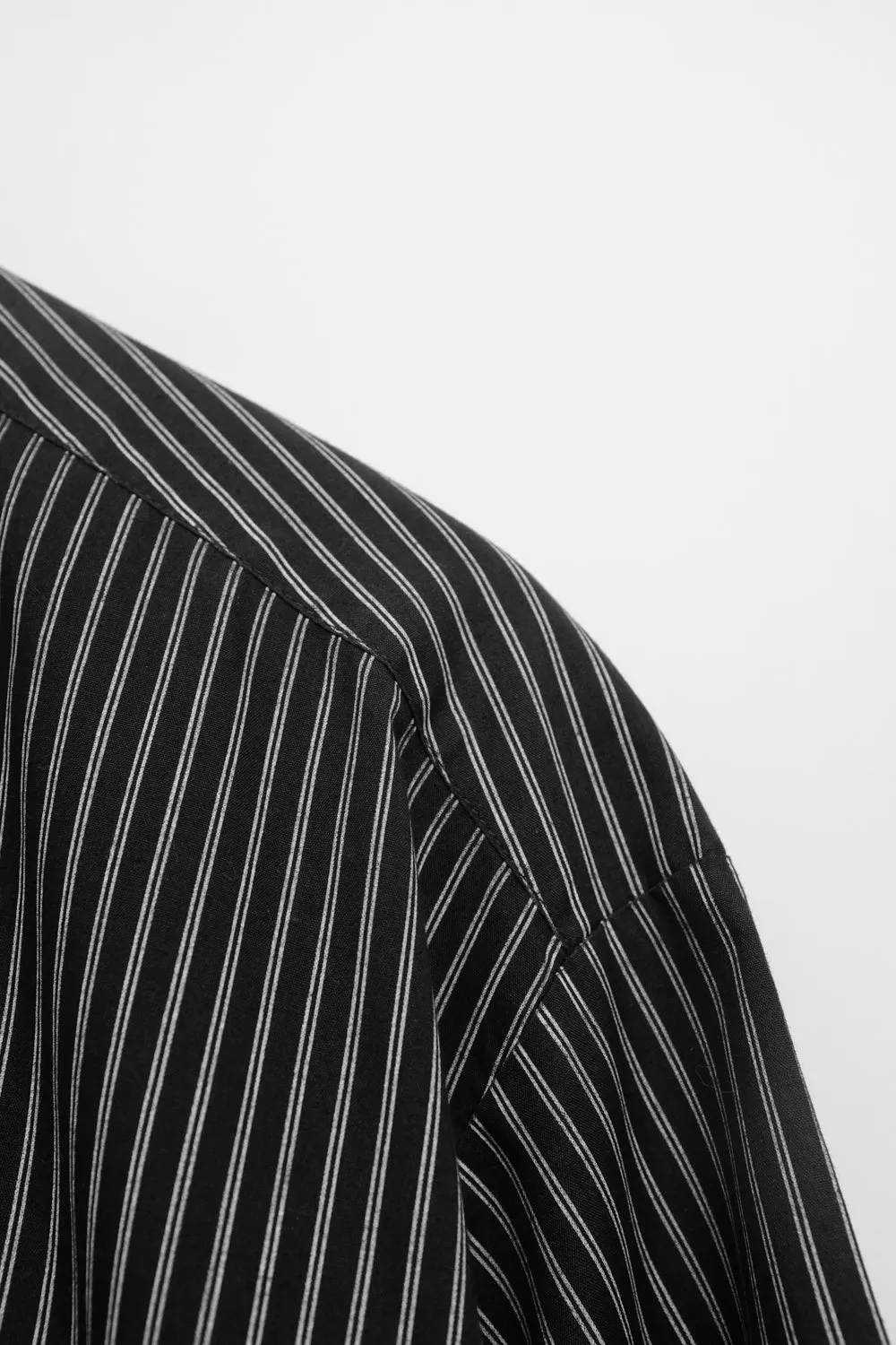 BLACK WHITE PINSTRIPED OVERSHIRT