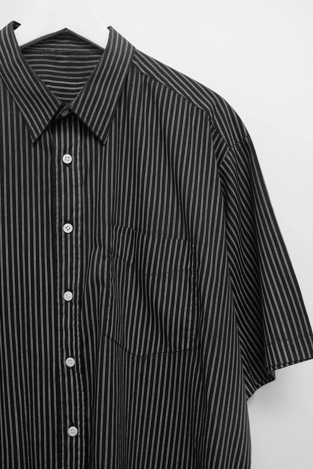 BLACK WHITE PINSTRIPED OVERSHIRT