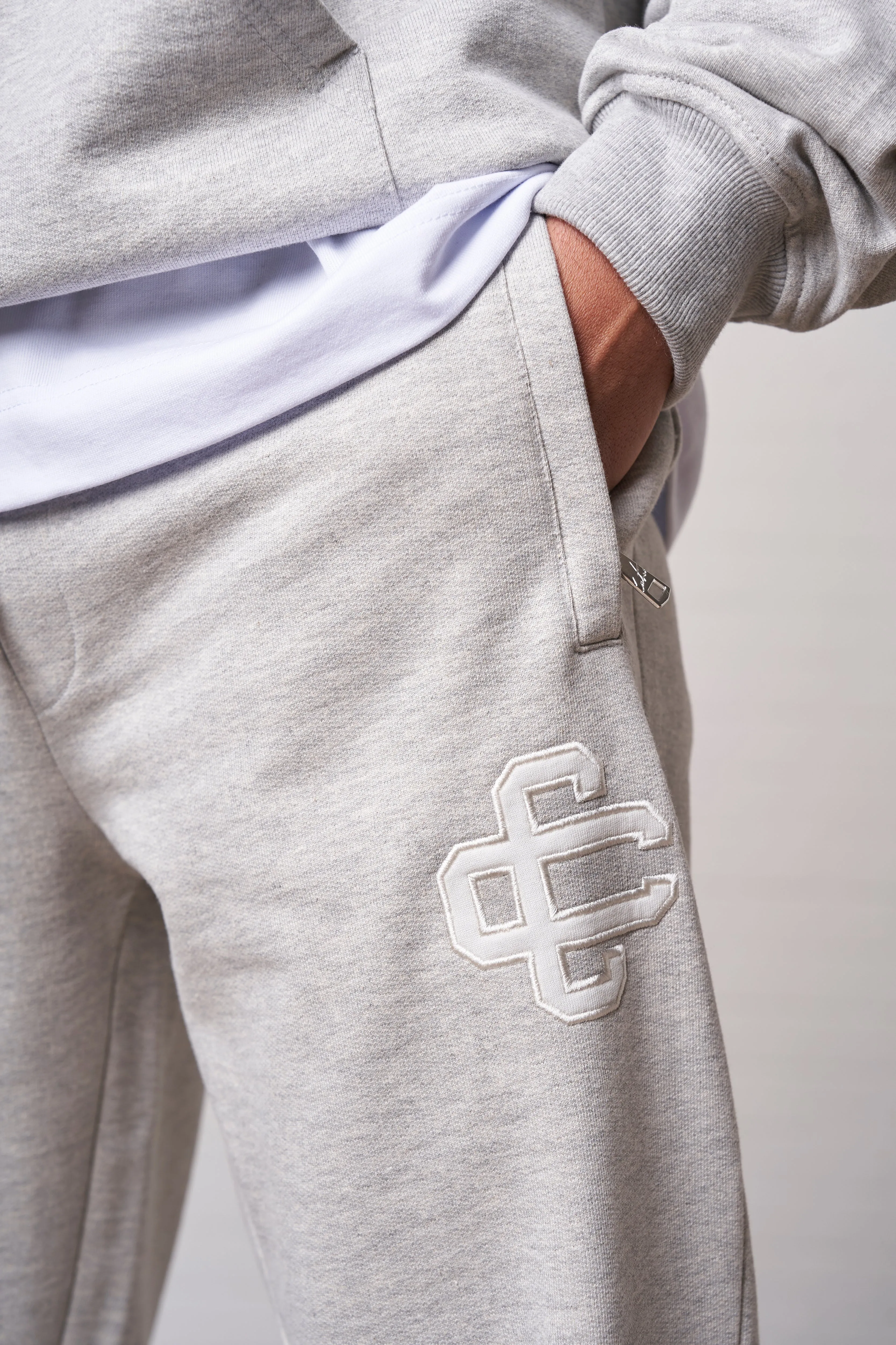 HEAVYWEIGHT APPLIQUE EMBLEM JOGGERS - GREY MARL