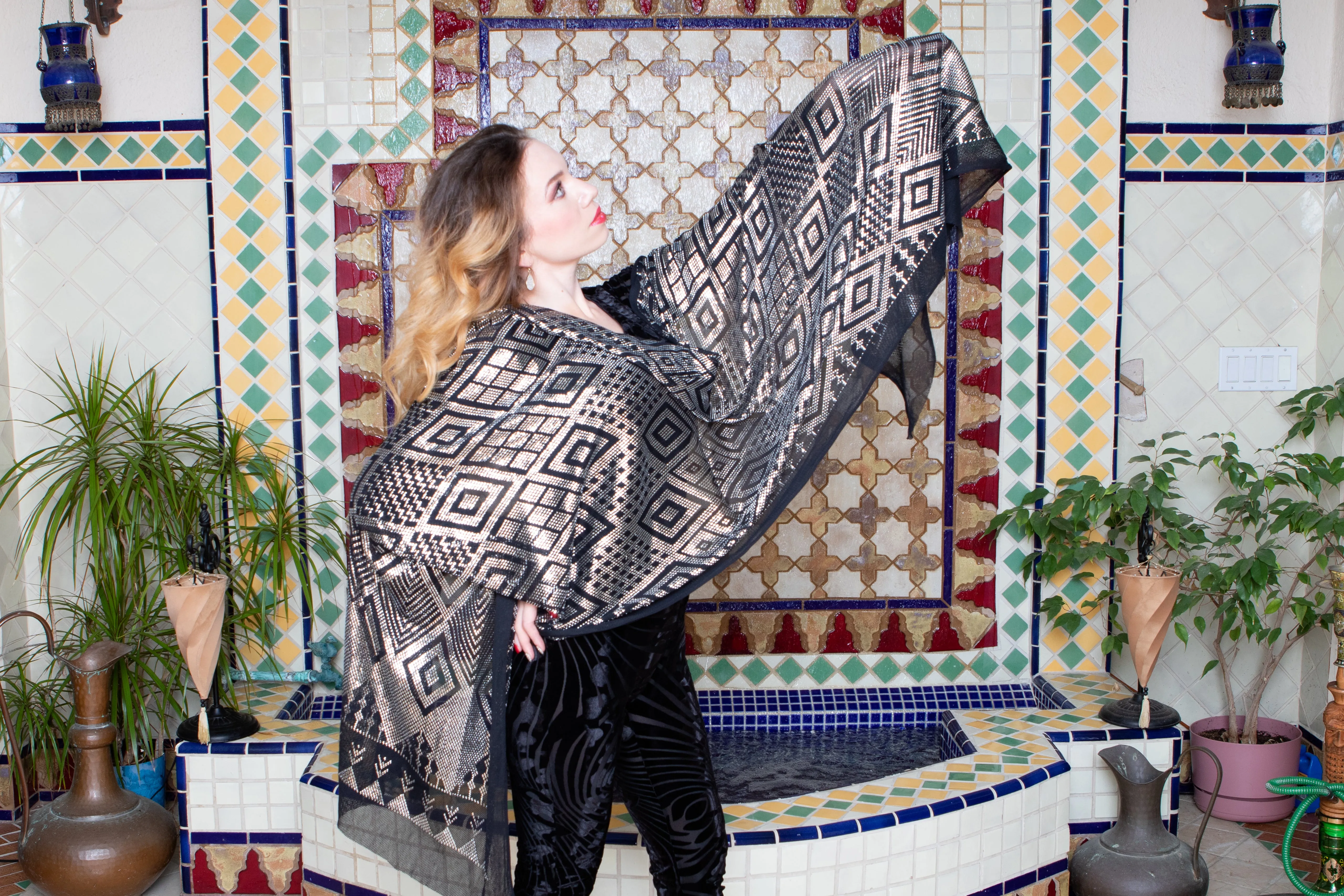 Modern Black and Silver Assuit Shawl with Diamond Matrix