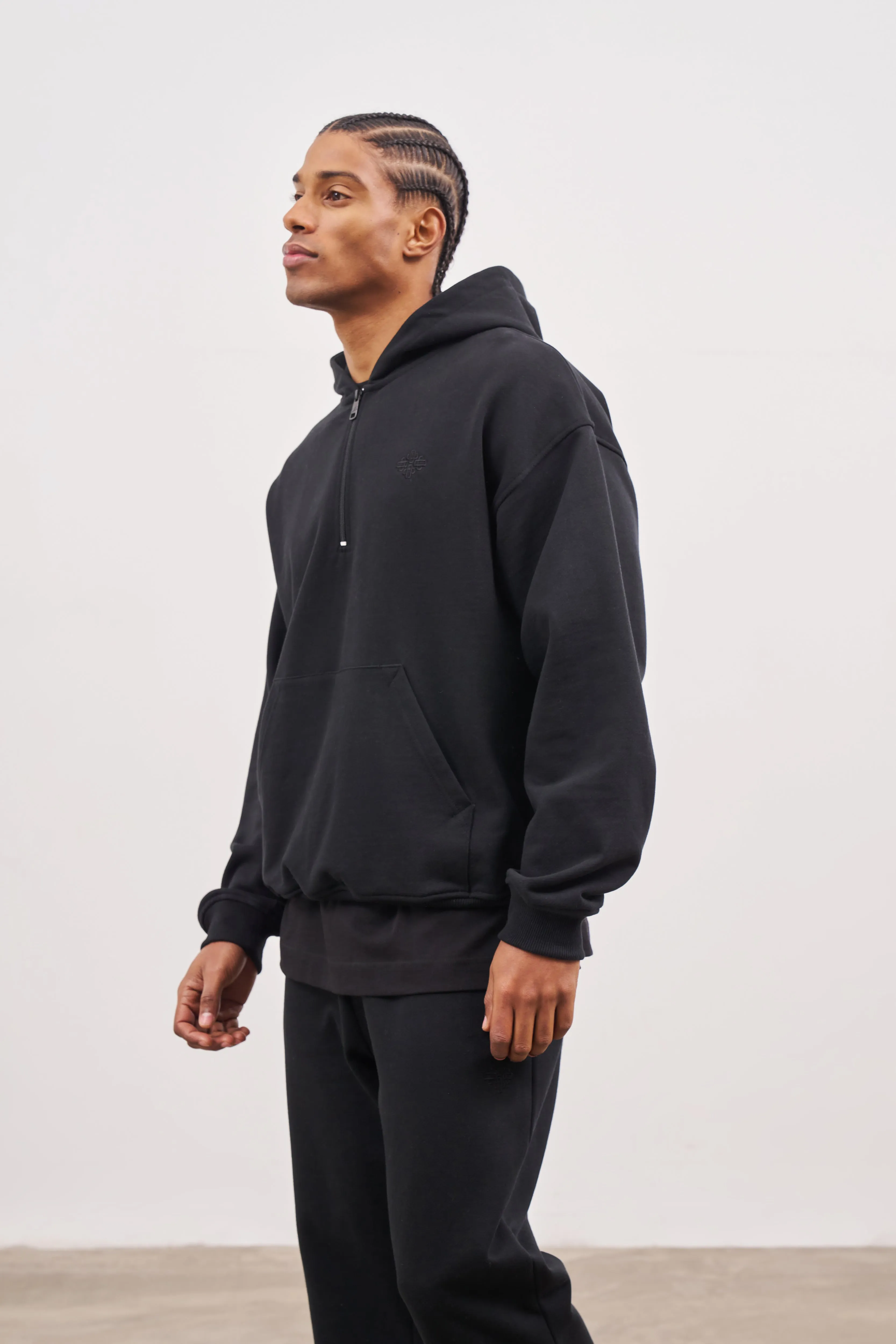 OUTLINE EMBROIDERED EMBLEM HOODIE - BLACK