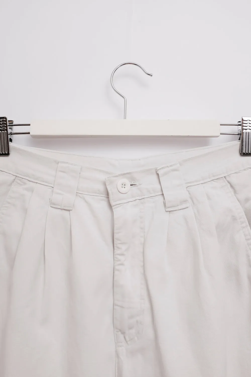 PLEATED WHITE DENIM MIDI VINTAGE SHORTS