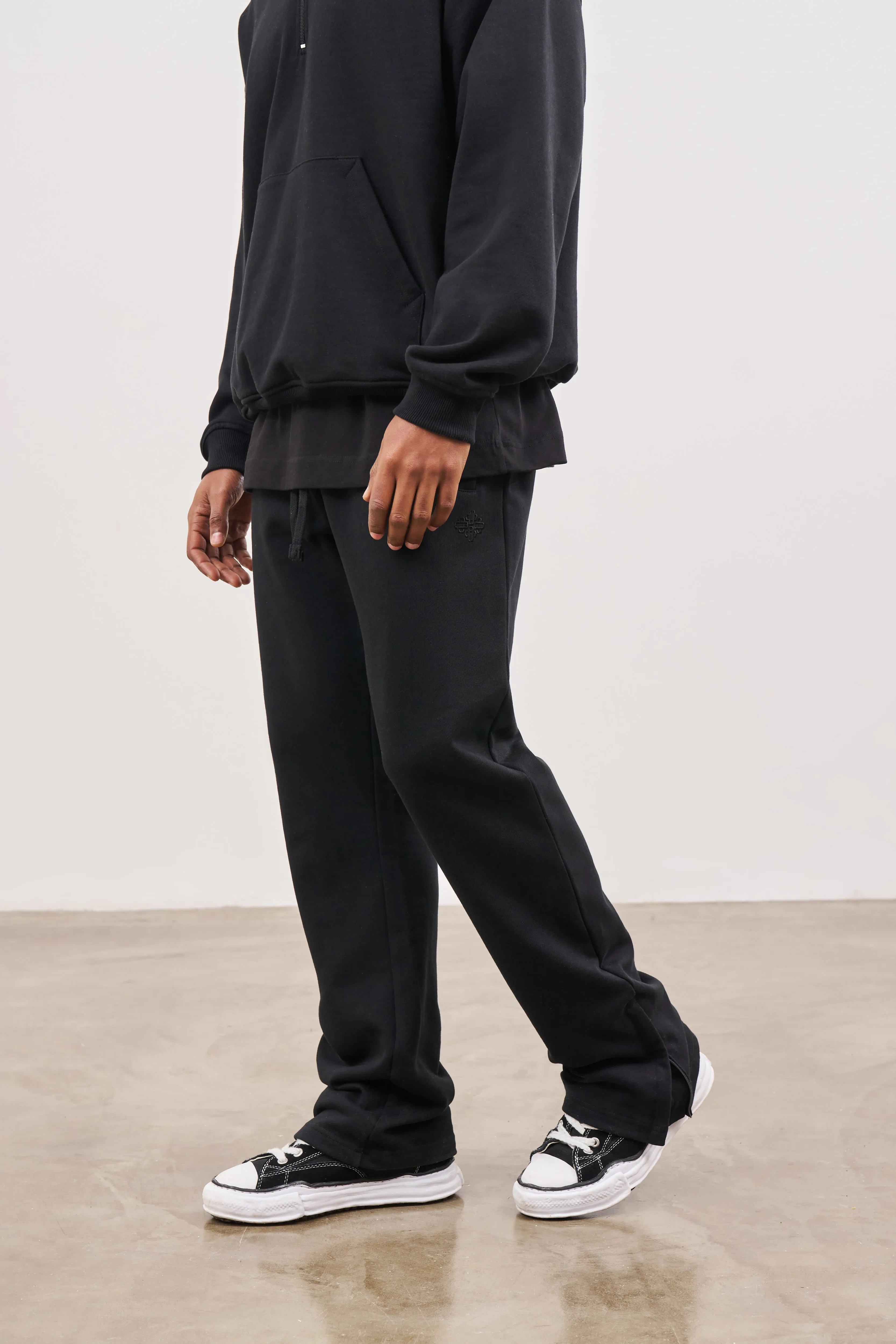 STRAIGHT LEG EMBROIDERED EMBLEM JOGGERS - BLACK