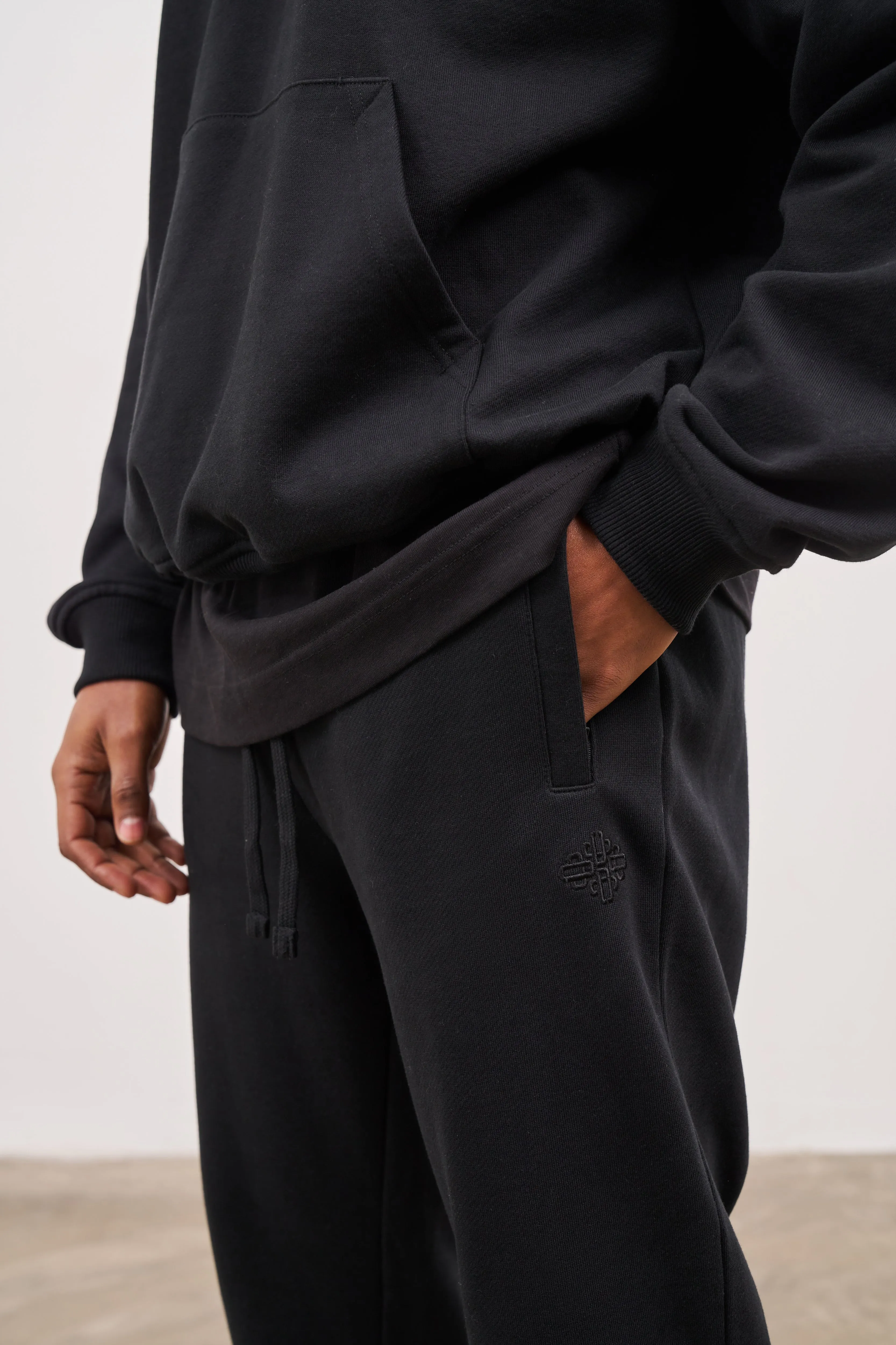 STRAIGHT LEG EMBROIDERED EMBLEM JOGGERS - BLACK